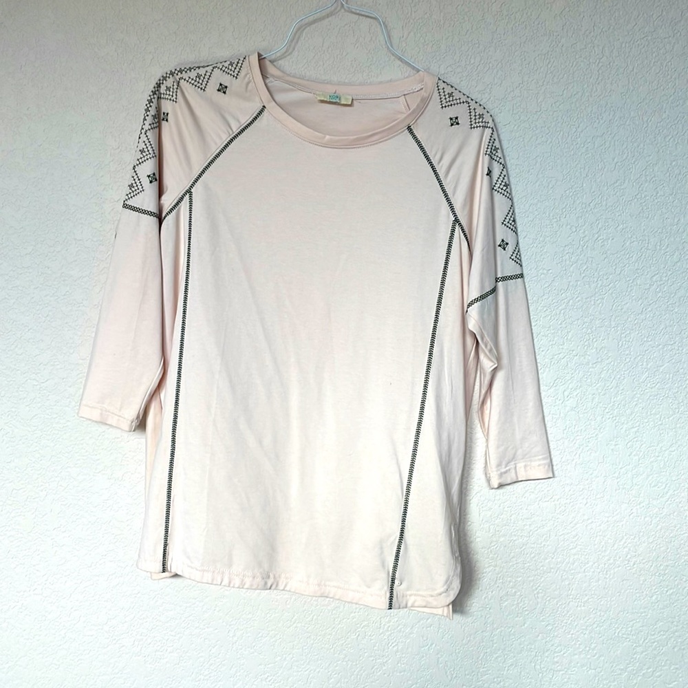 Kori neutral three quarter top
